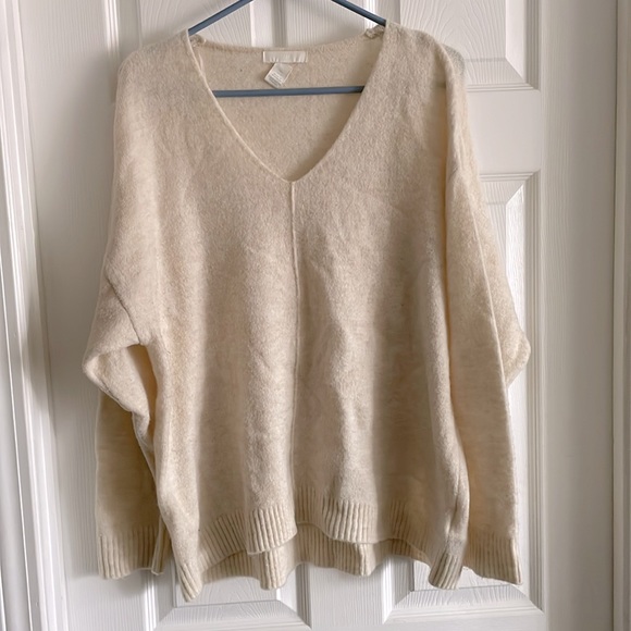 H&M Sweaters - H&M Sweater- cream L